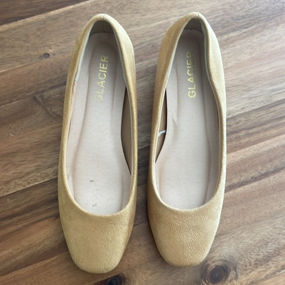 Goldenrod kitten heels- EUC - Picture 2 of 3